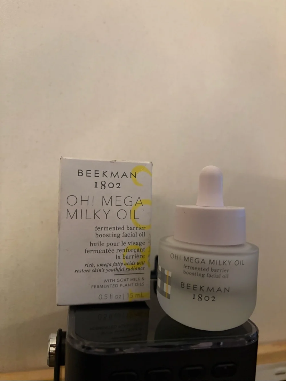 Beekman 1802 Oh! Mega Milky Oil — White and Pale Pink Bottle